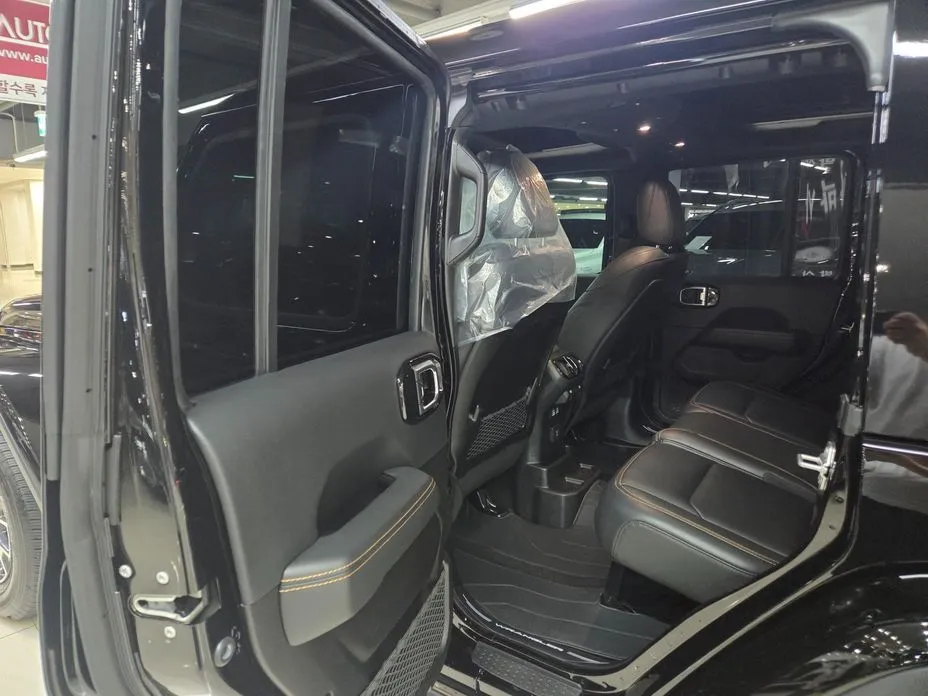 Jeep Wrangler — фото 10