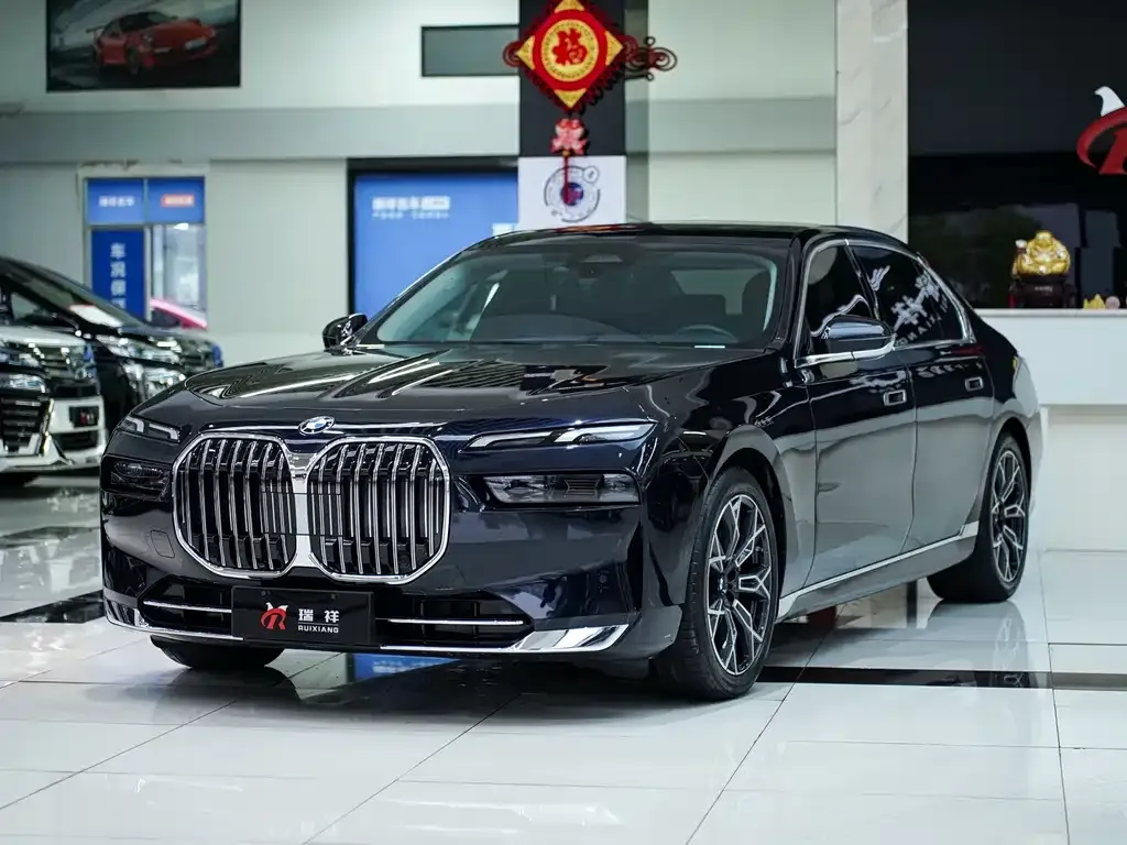BMW 7 Series — фото 1
