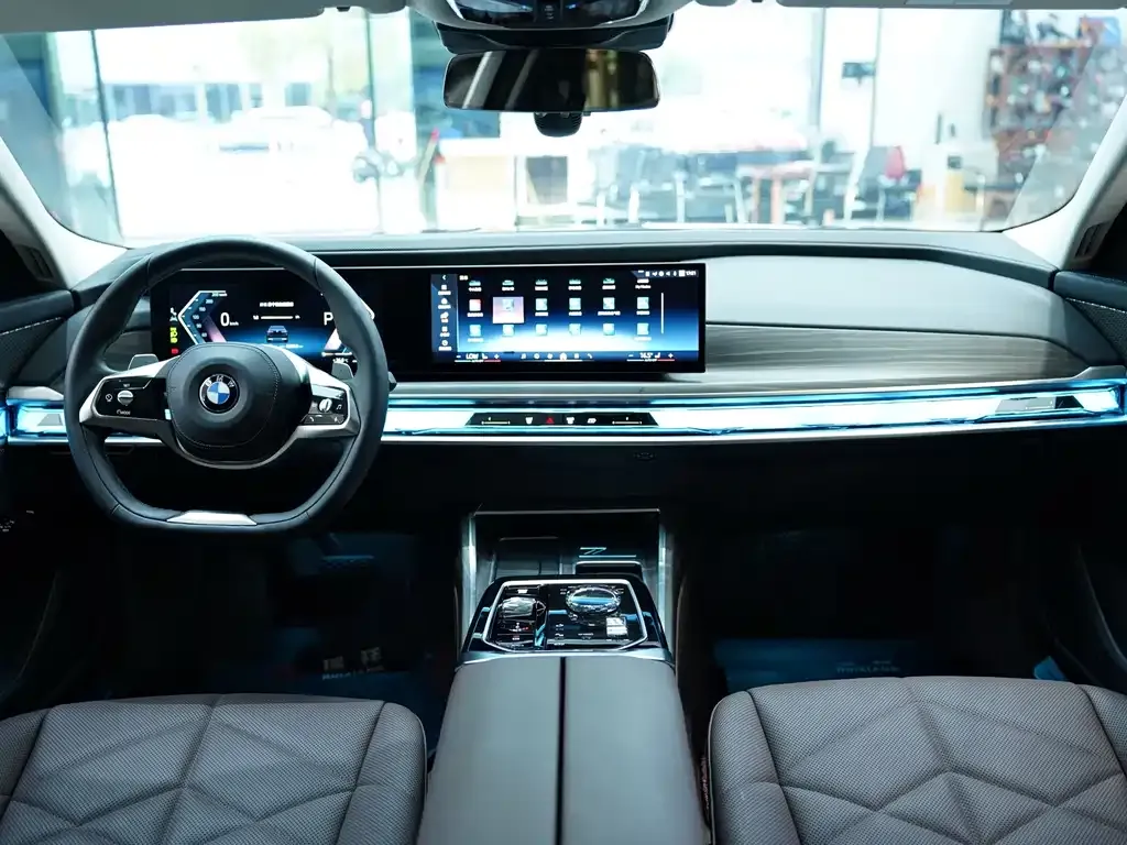 BMW 7 Series — фото 10