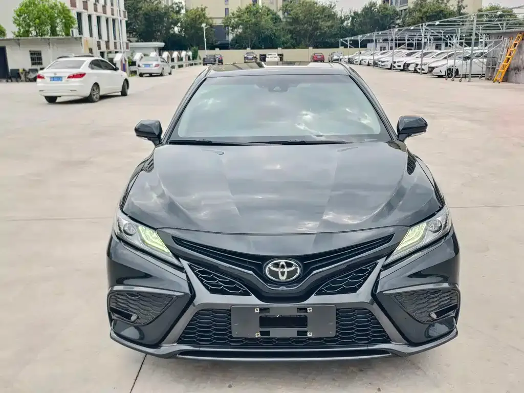 Toyota Camry — фото 8