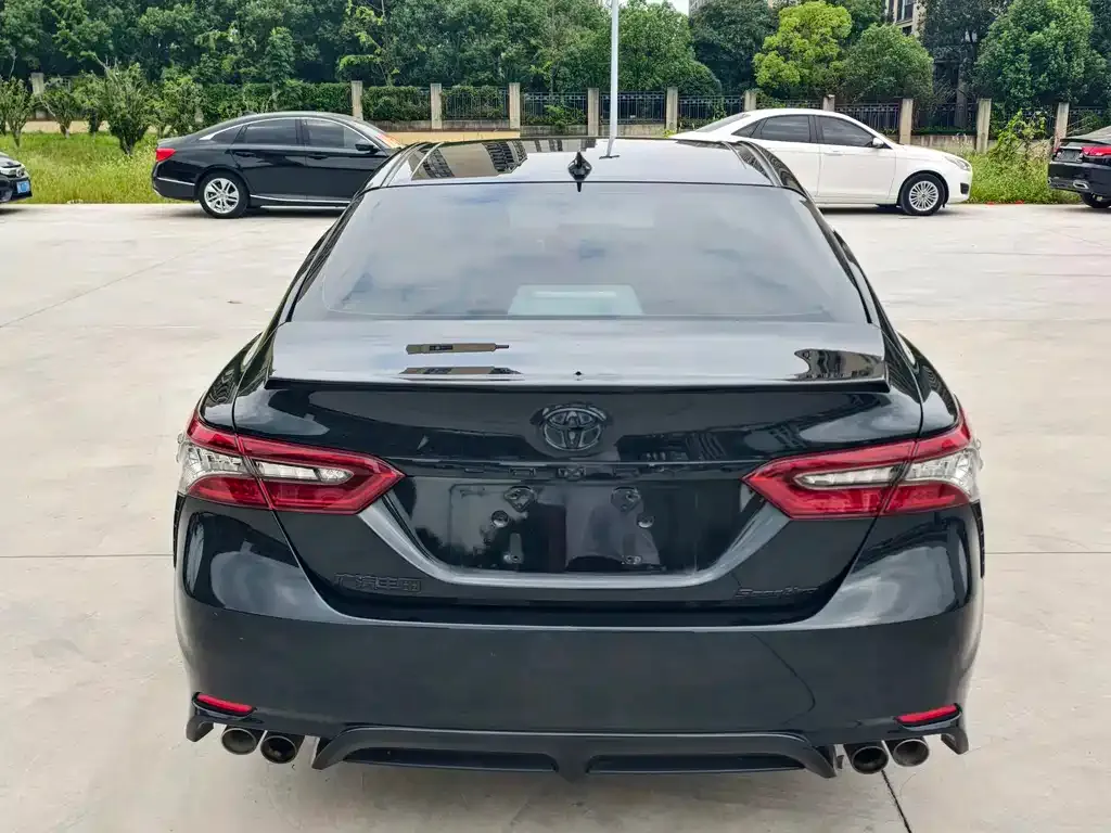 Toyota Camry — фото 3