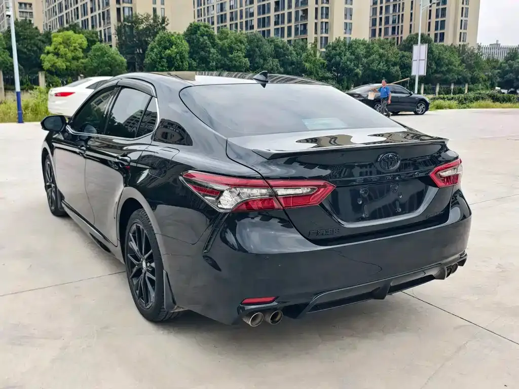 Toyota Camry — фото 4