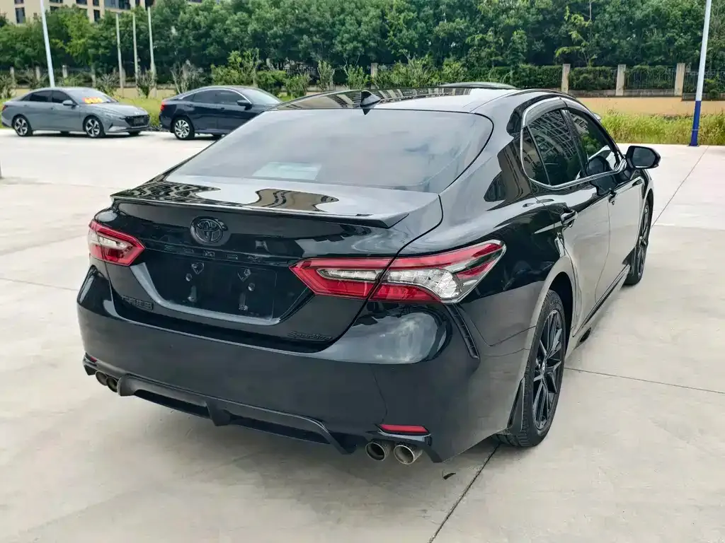 Toyota Camry — фото 10
