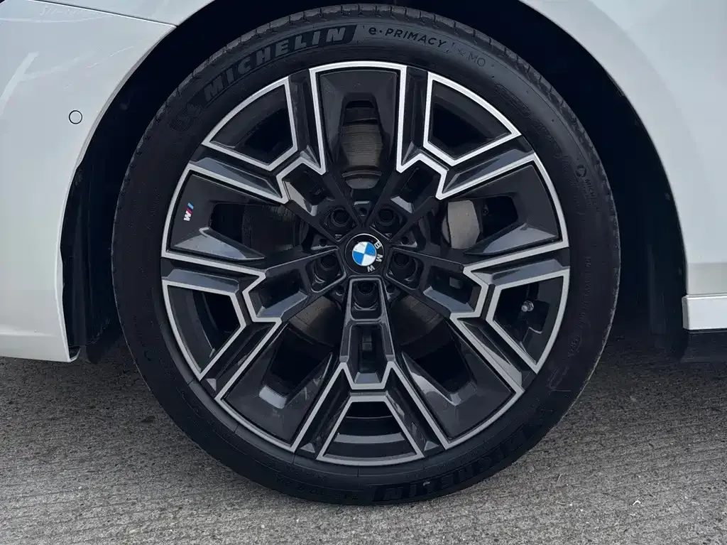 BMW 5 Series — фото 4