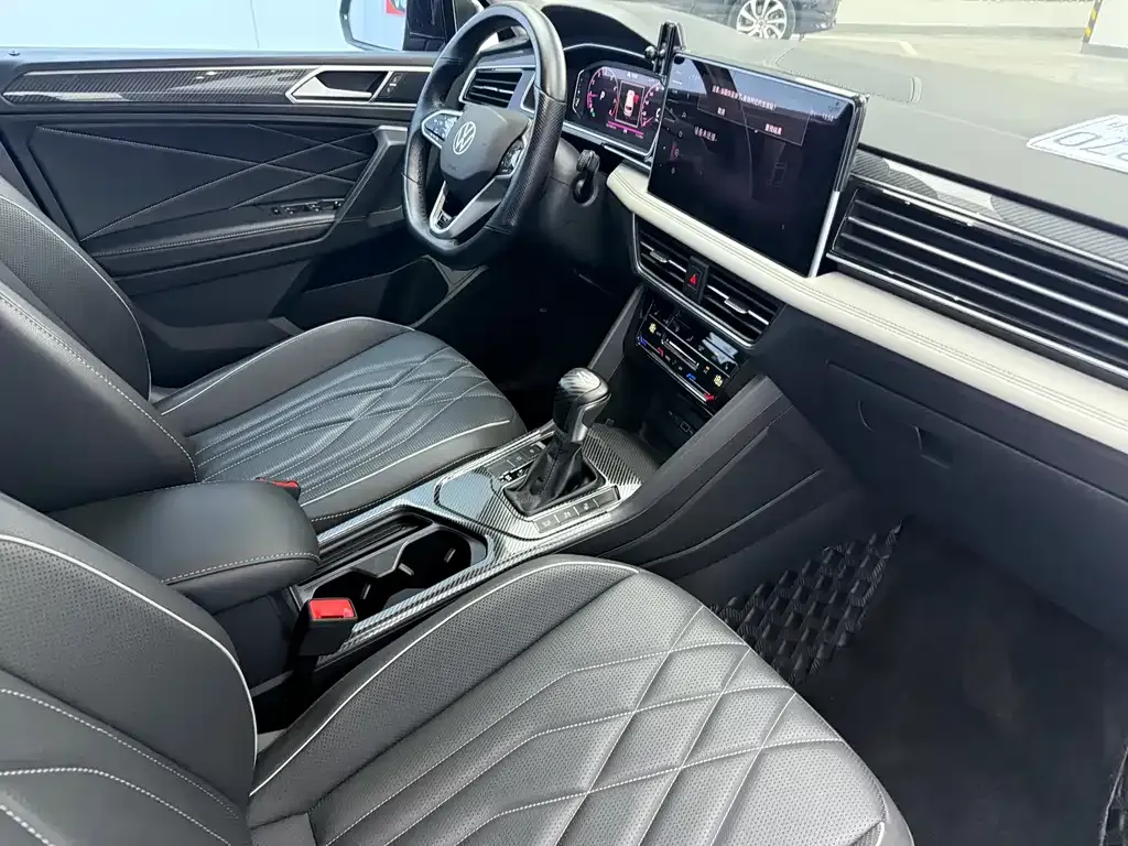 Volkswagen Tiguan L — фото 10