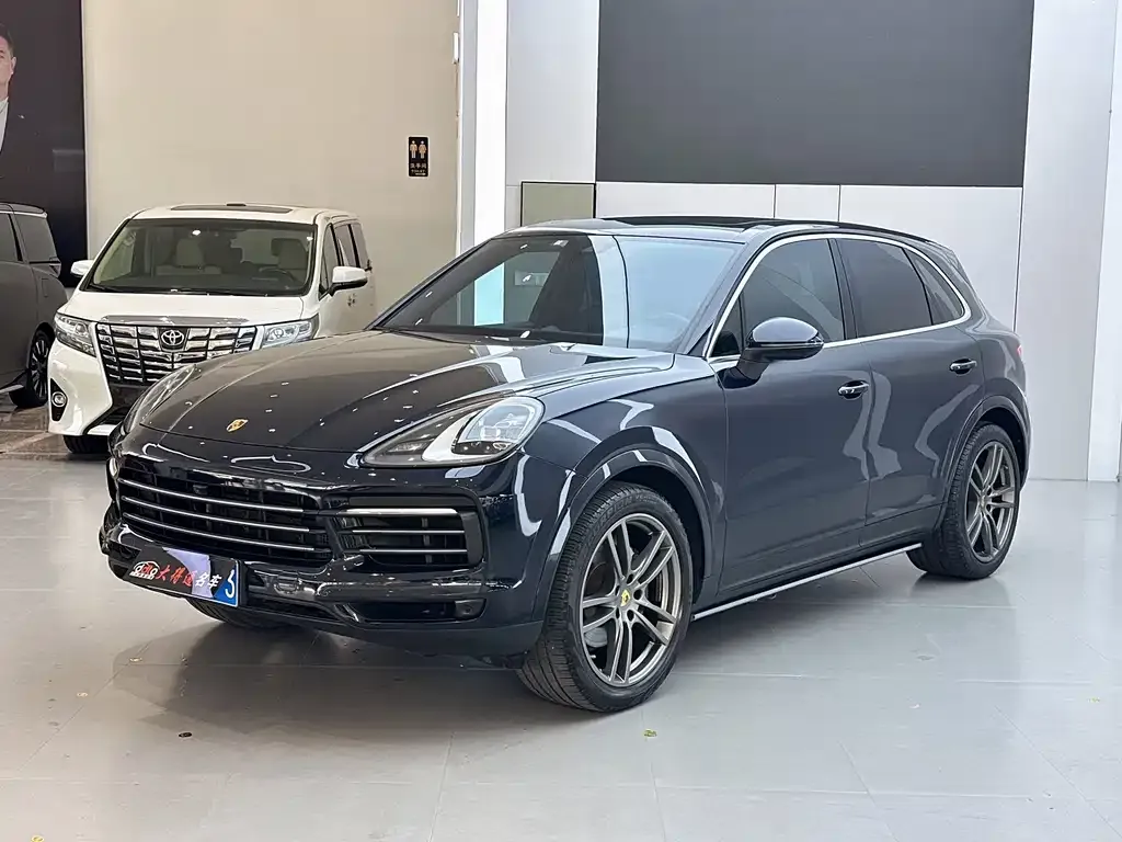 Porsche Cayenne — фото 1