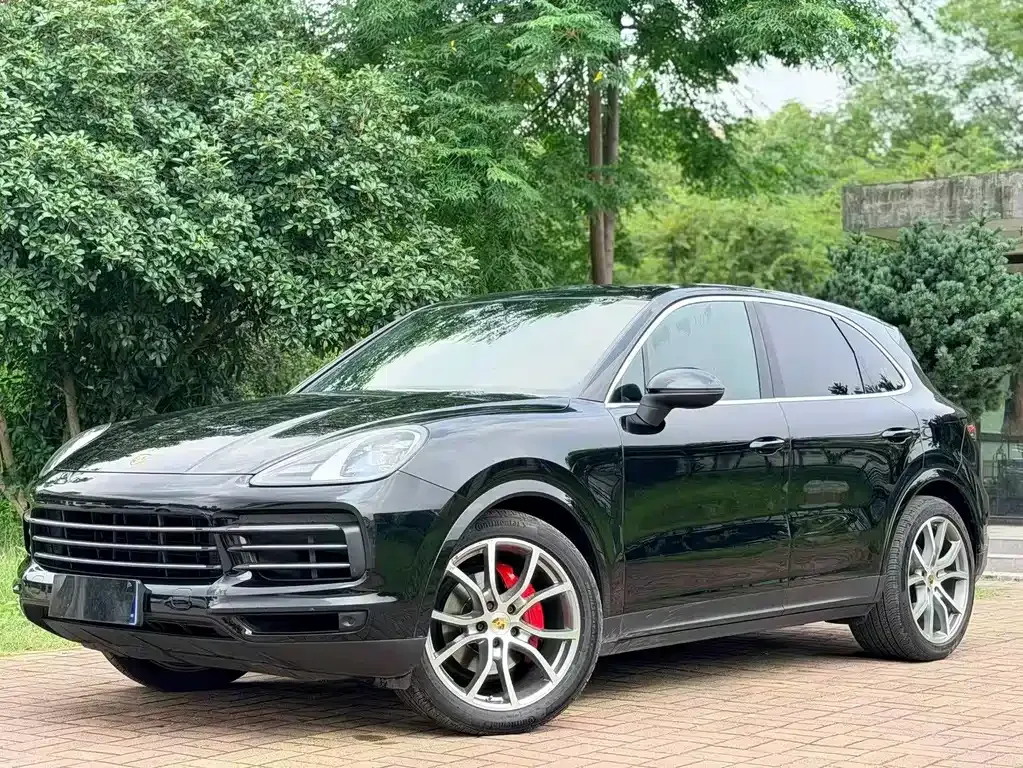 Porsche Cayenne — фото 1