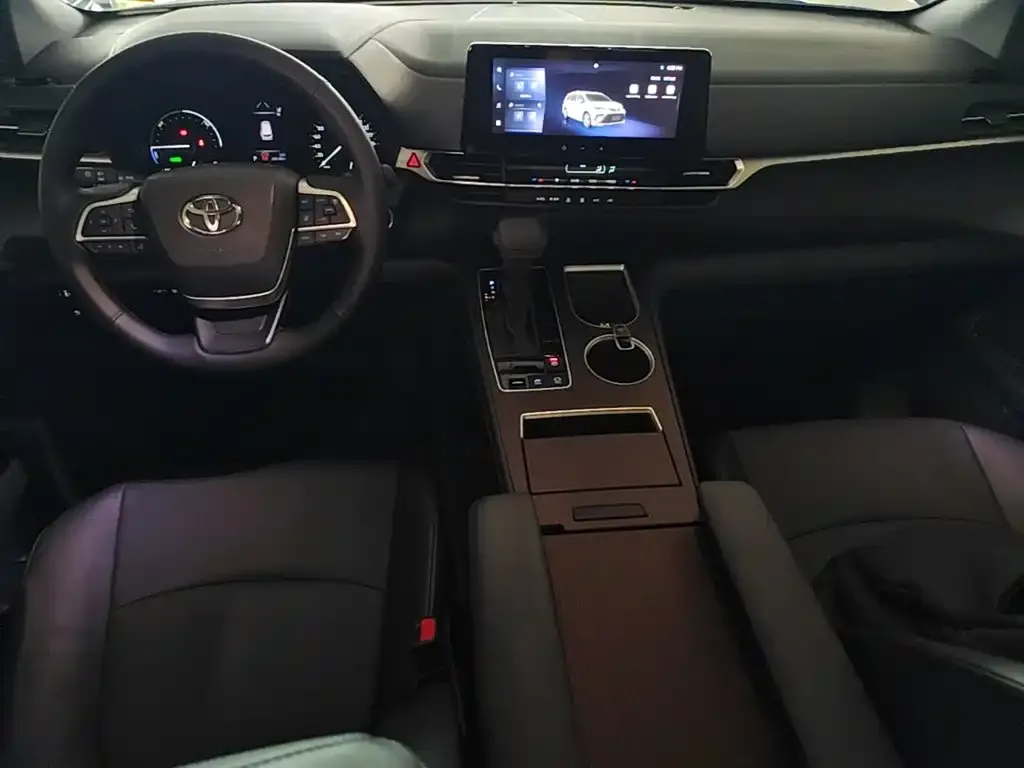 Toyota Granvia — фото 4