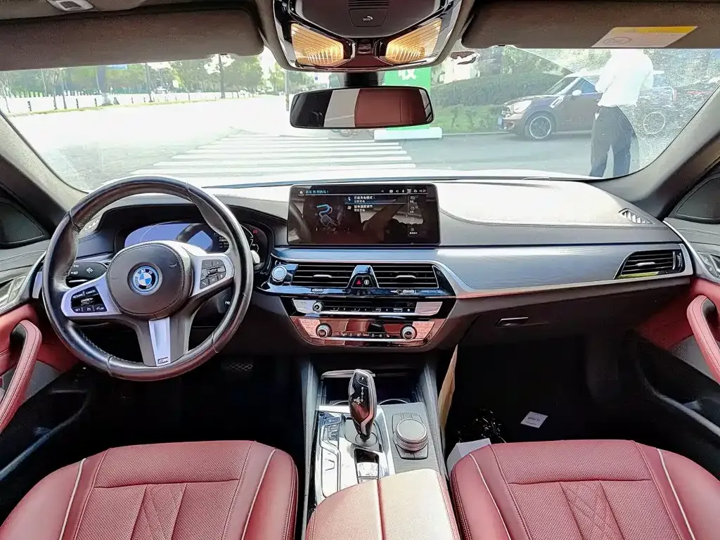 BMW 5 Series New Energy — фото 4