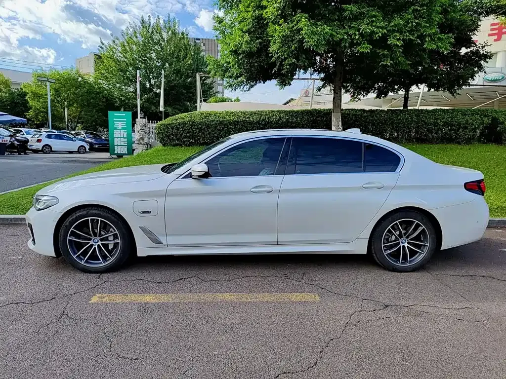 BMW 5 Series New Energy — фото 10