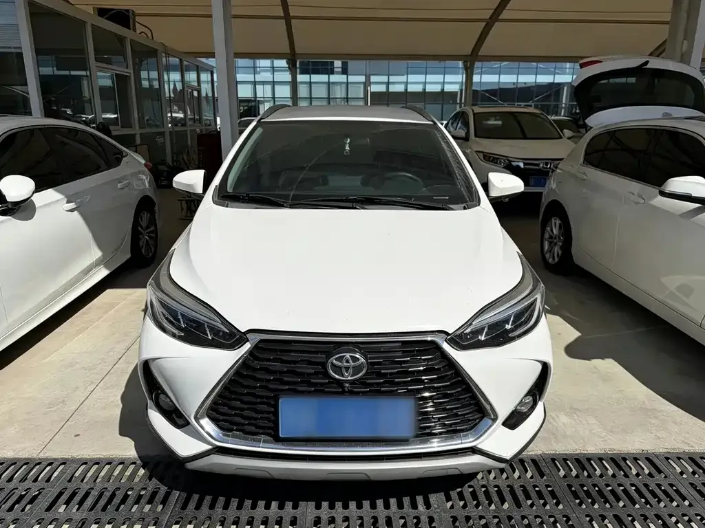 Toyota Yaris L — фото 2