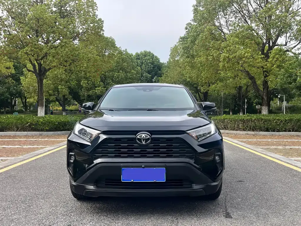 Toyota RAV4 — фото 9