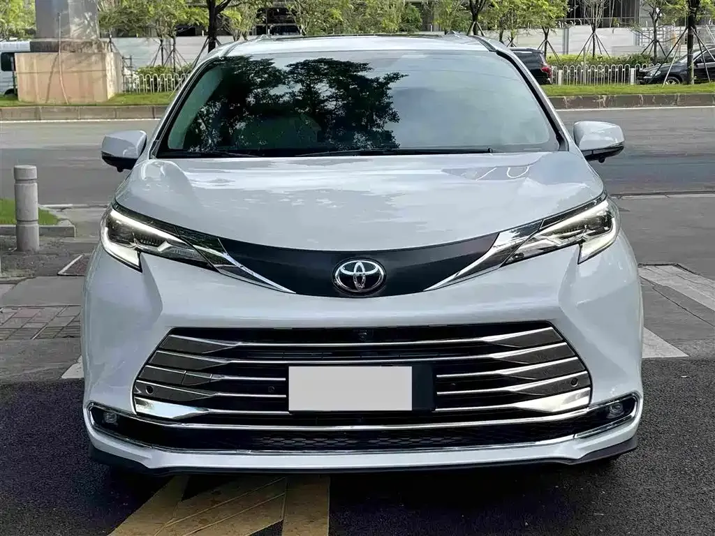 Toyota Sienna — фото 10