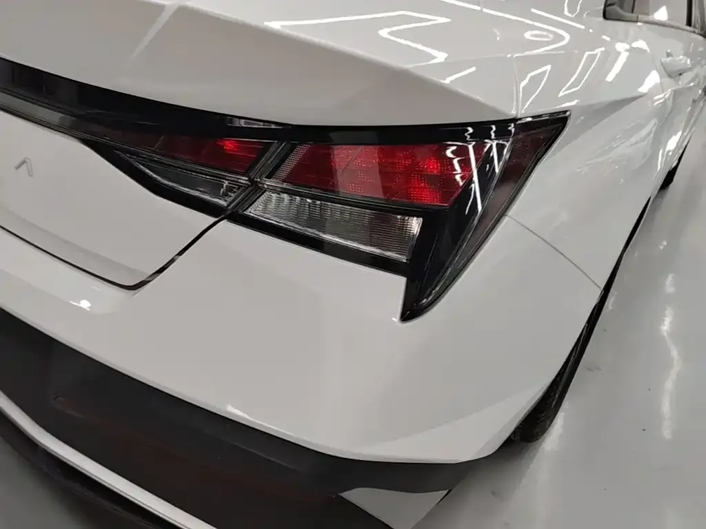 Hyundai Elantra — фото 2