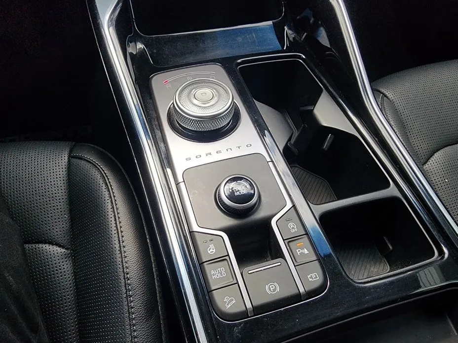Kia Sorento — фото 8