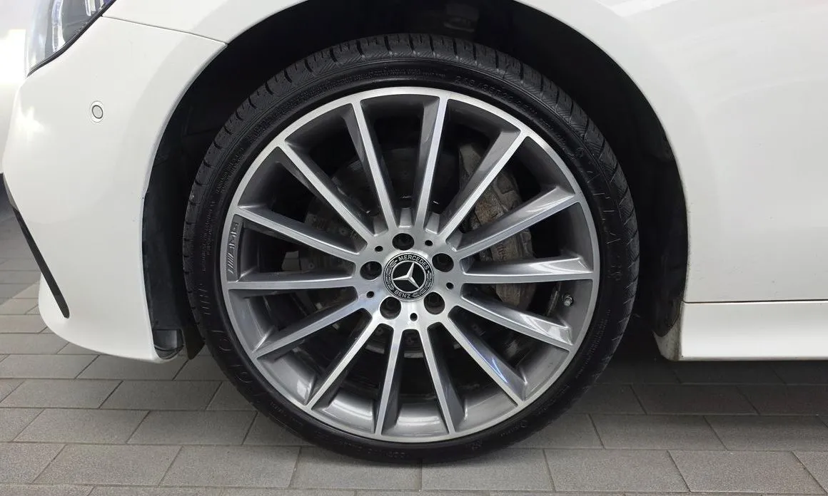 Mercedes-Benz E-Class — фото 6