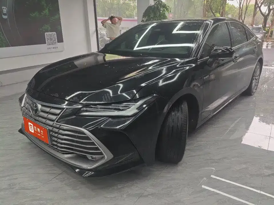 Toyota Avalon — фото 1