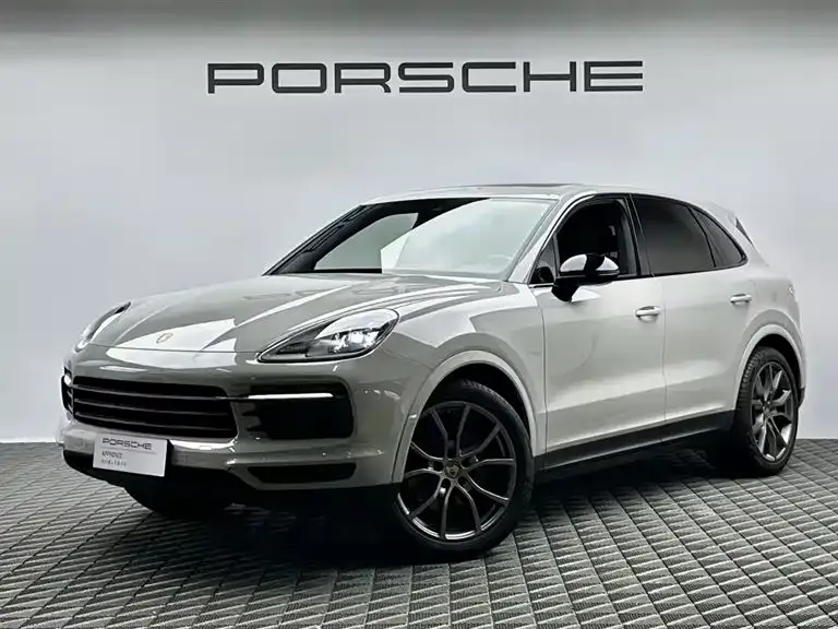 Porsche Cayenne — фото 1