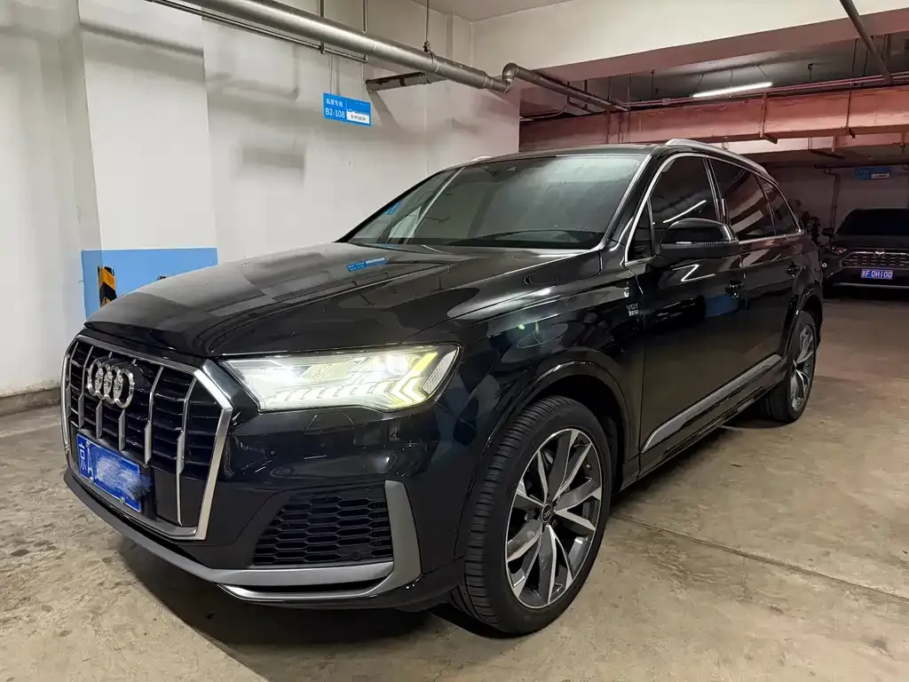 Audi Q7 — фото 1