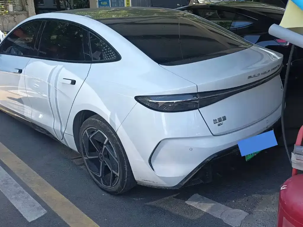 BYD Seal — фото 10