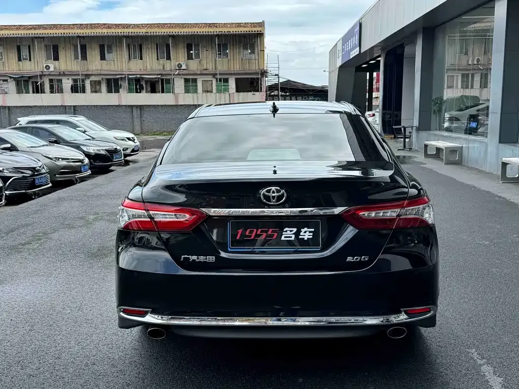 Toyota Camry — фото 5