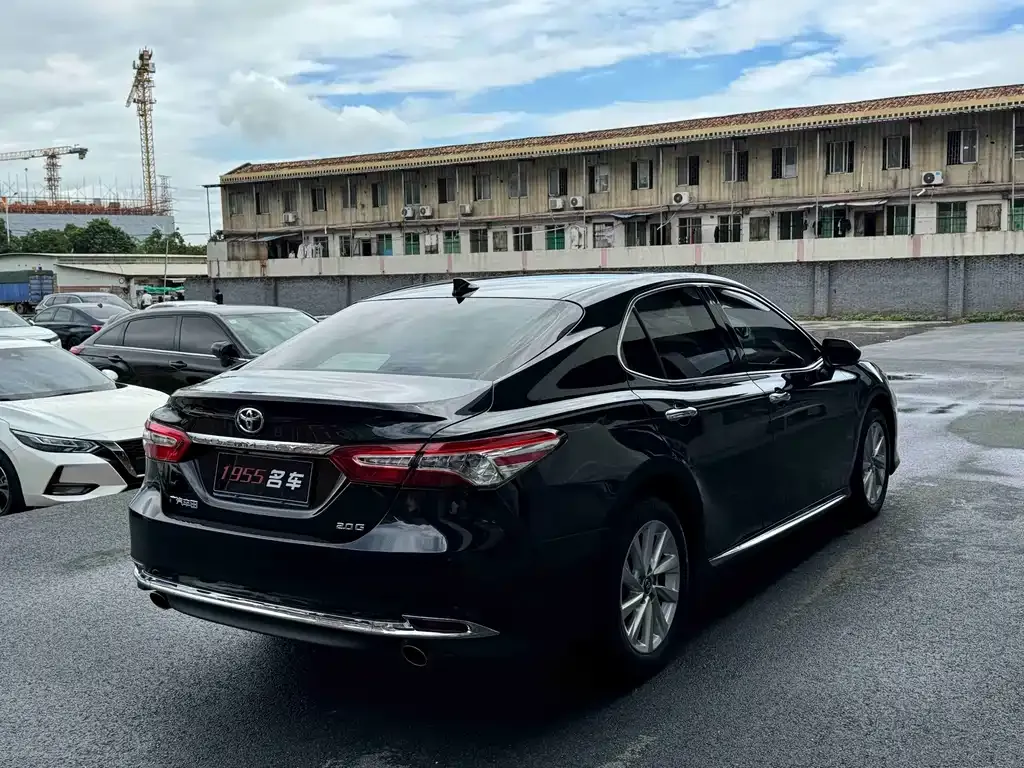 Toyota Camry — фото 4