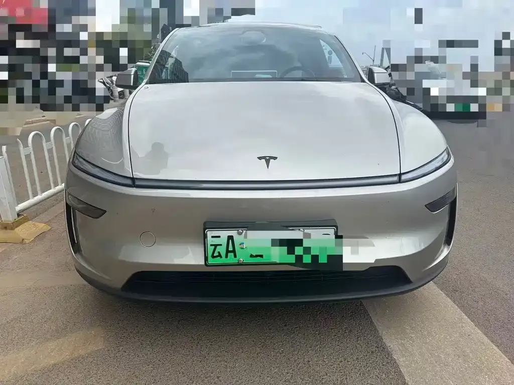 Tesla Model Y L — фото 5