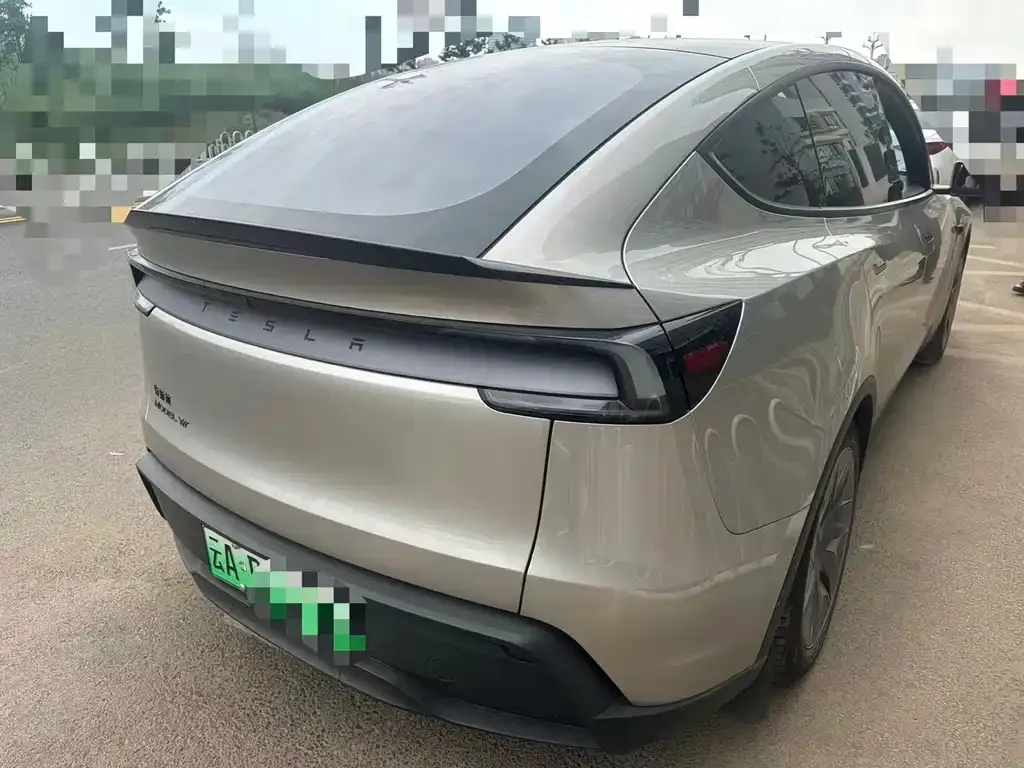 Tesla Model Y L — фото 4