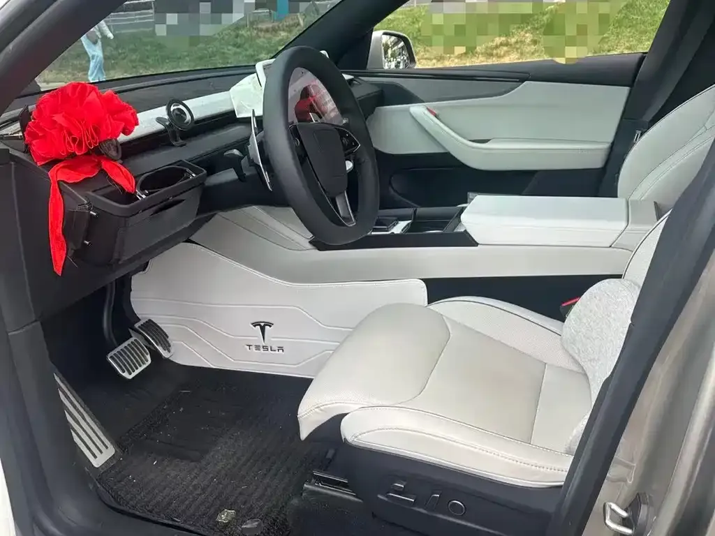 Tesla Model Y L — фото 7