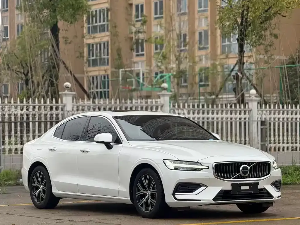Volvo S60 — фото 4