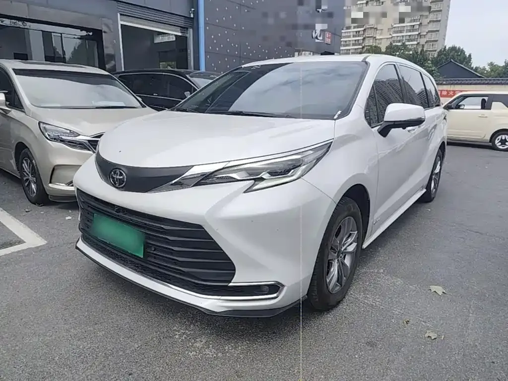 Toyota Sienna — фото 10