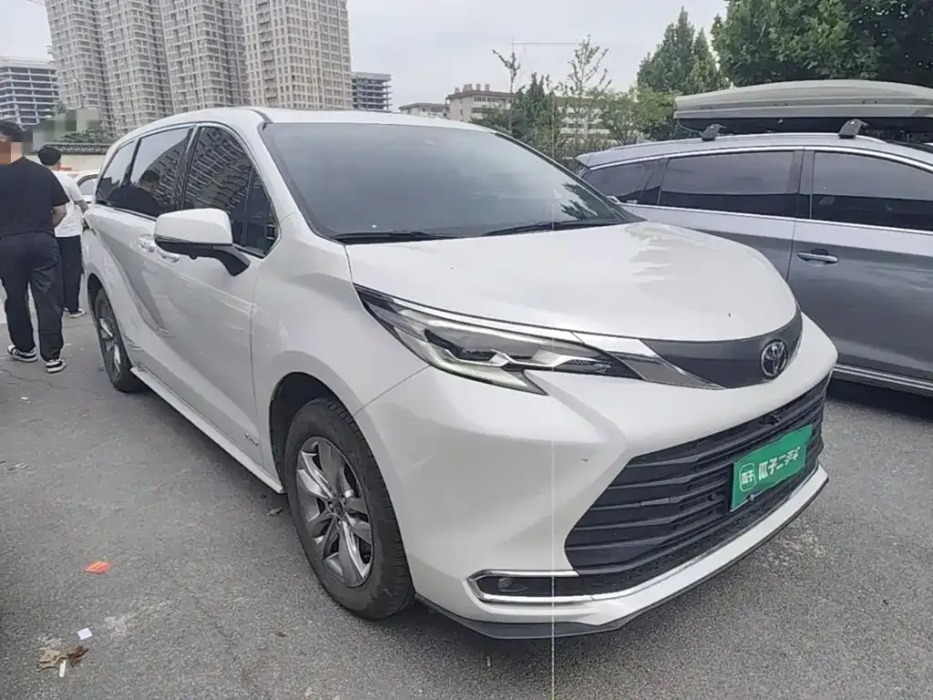 Toyota Sienna — фото 4