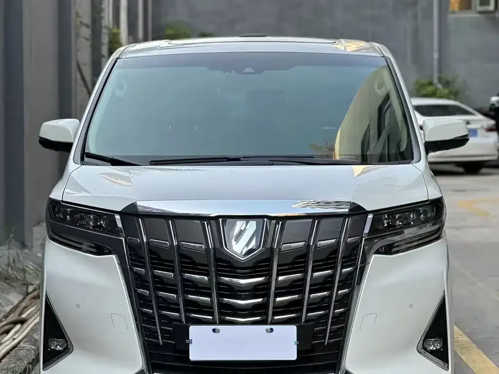 Toyota Alphard — фото 2