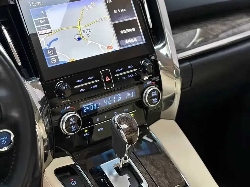 Toyota Alphard — фото 9