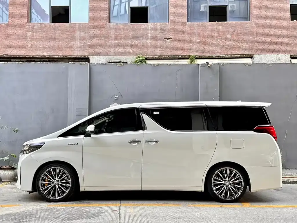 Toyota Alphard — фото 6