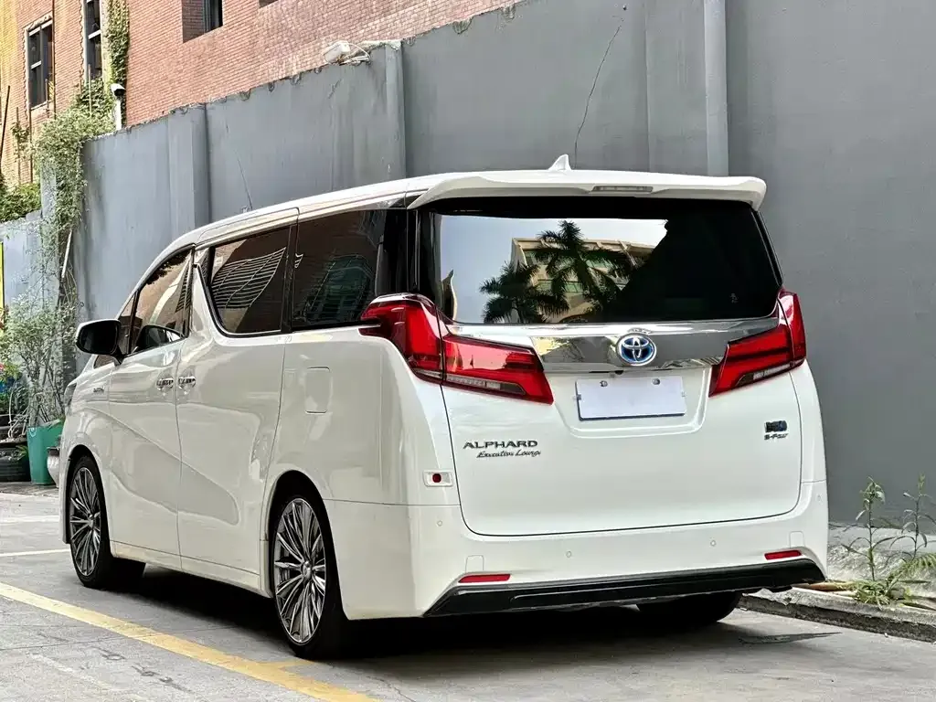 Toyota Alphard — фото 7