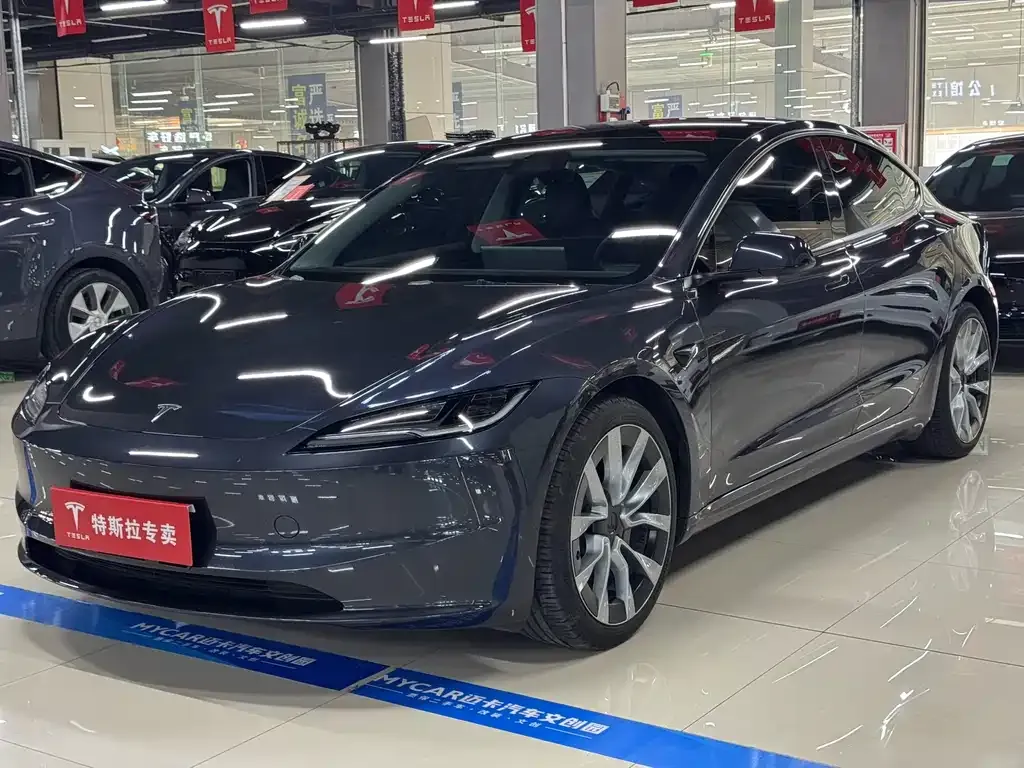 Tesla Model 3 — фото 1