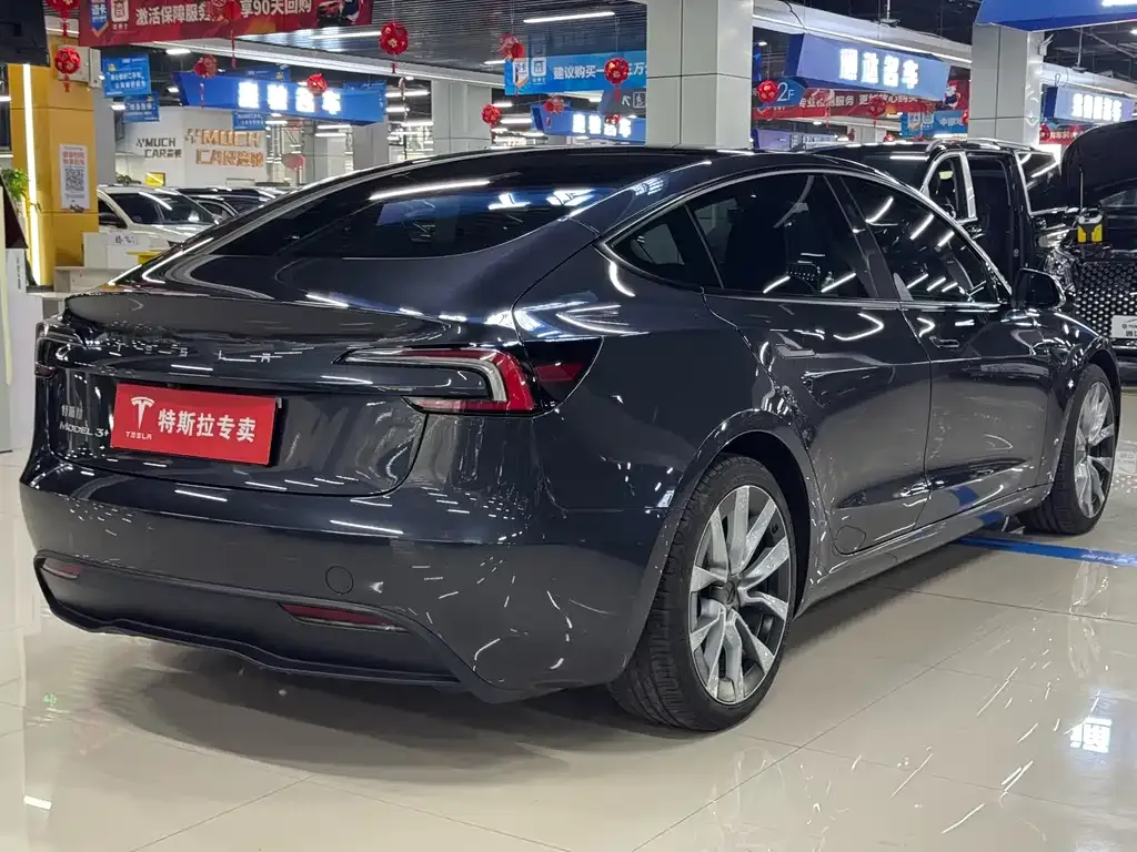 Tesla Model 3 — фото 3