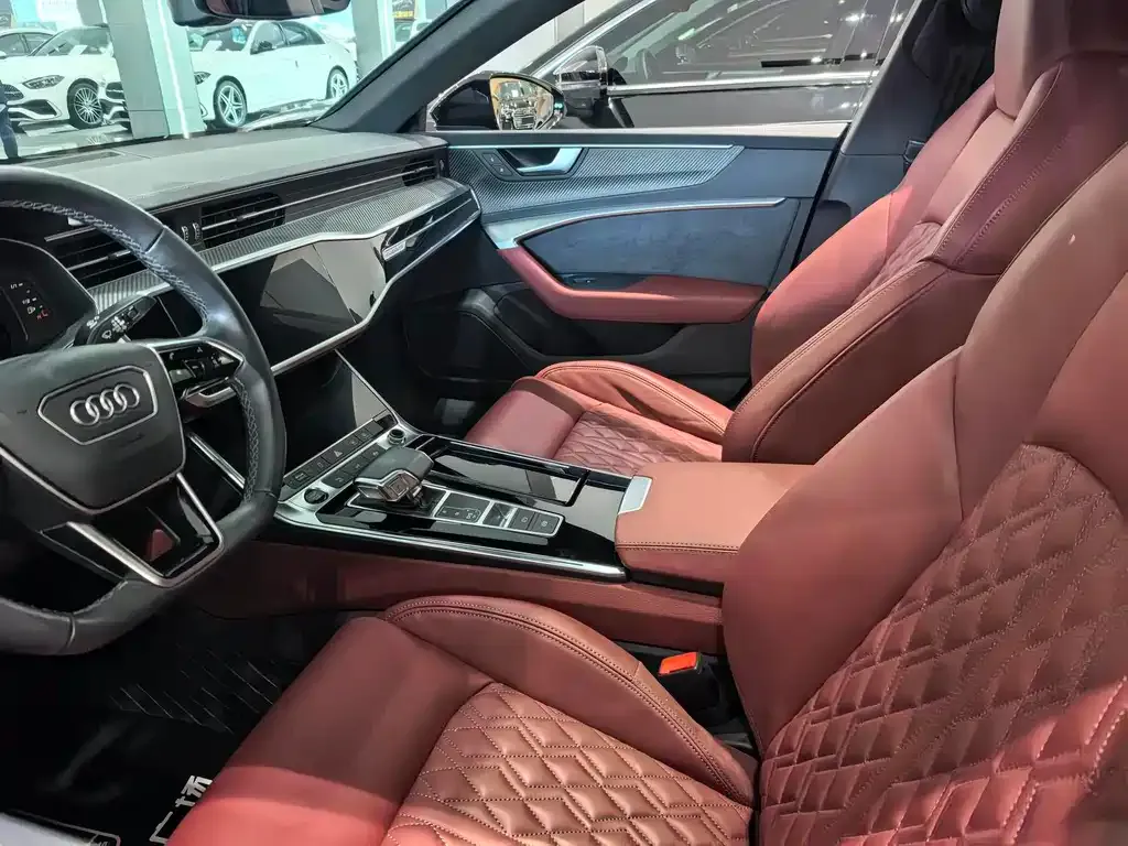 Audi A7L — фото 9