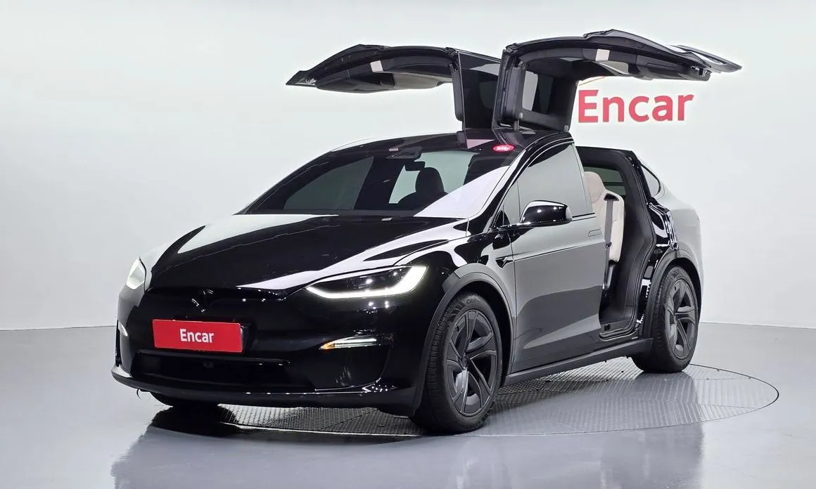 Tesla Model X — фото 1