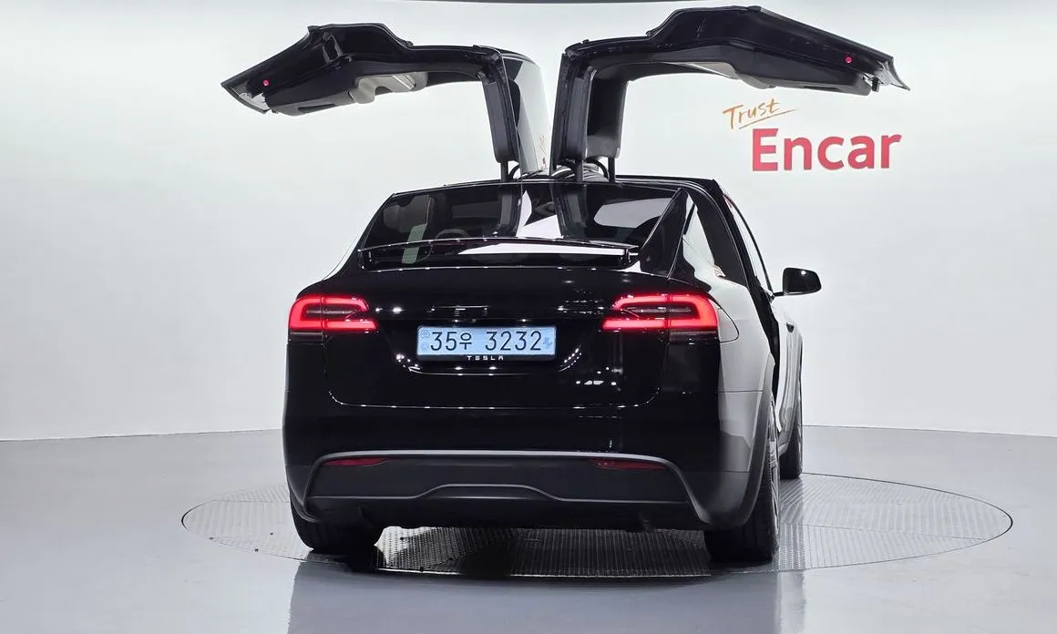 Tesla Model X — фото 7