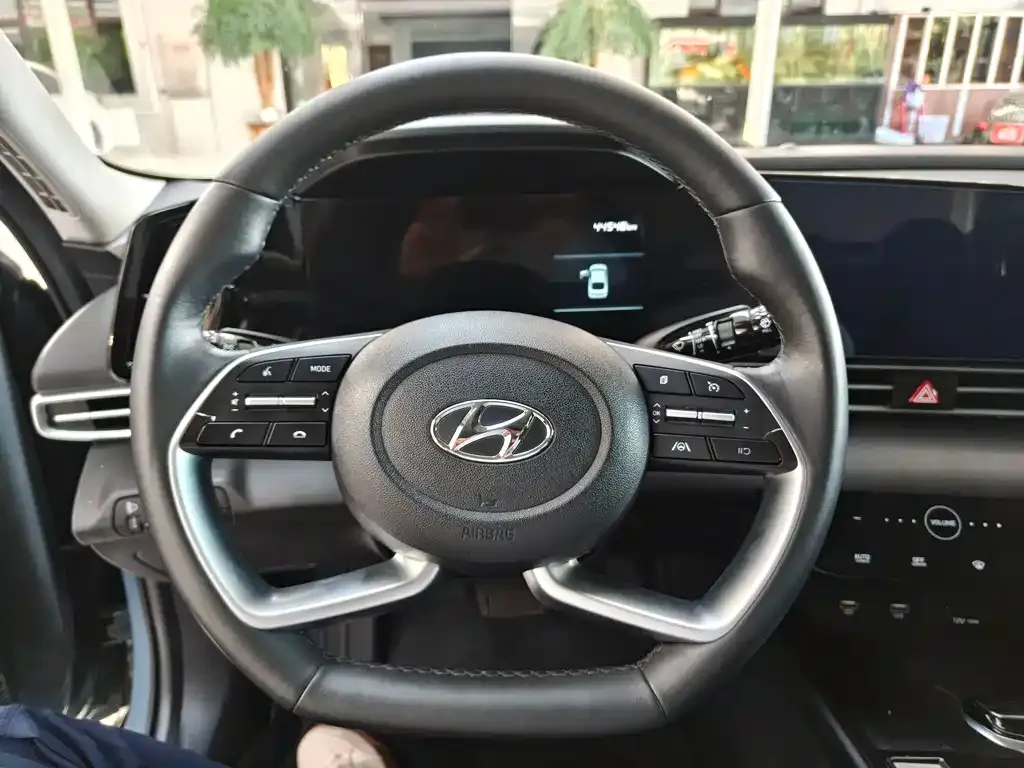 Hyundai Elantra — фото 3