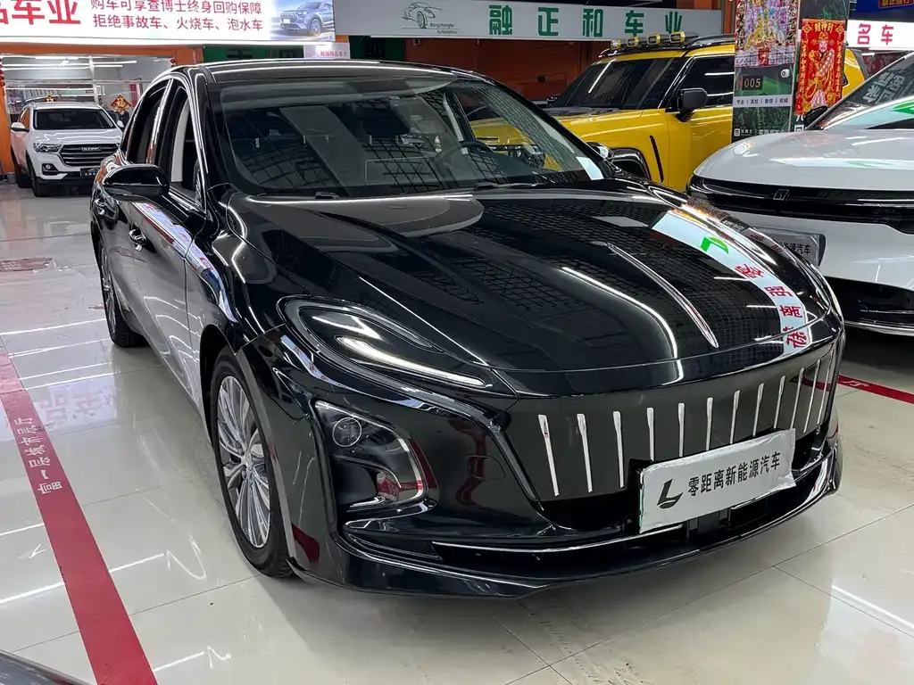 Hongqi E-QM5 — фото 1