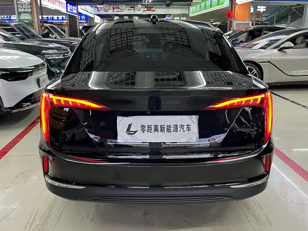 Hongqi E-QM5 — фото 8