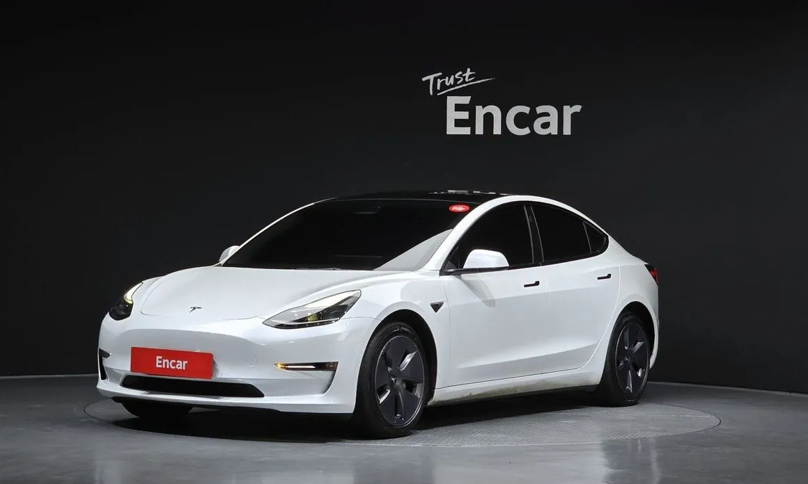 Tesla Model 3 — фото 1