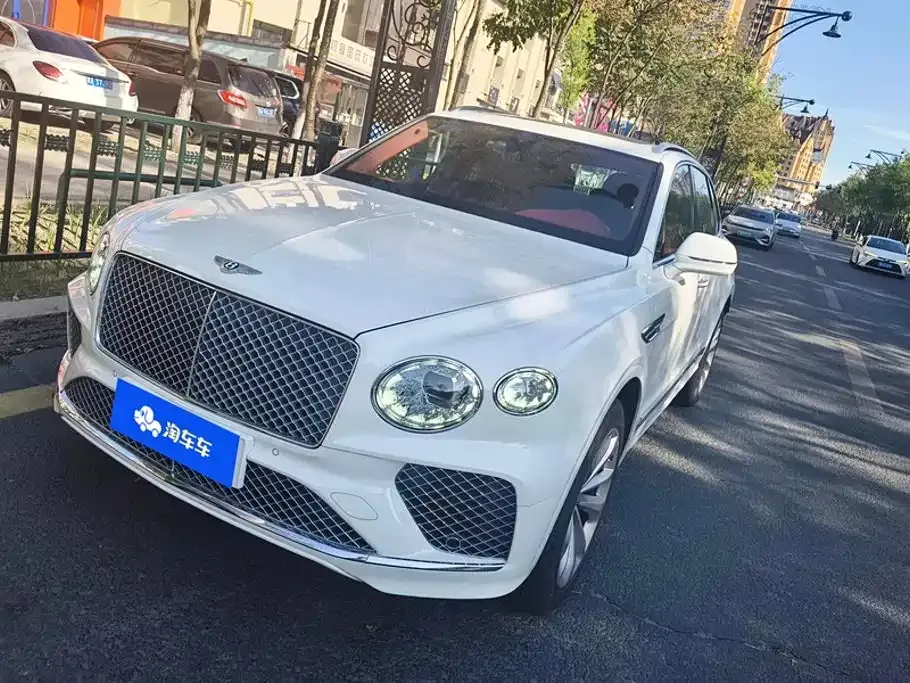 Bentley Bentayga — фото 1