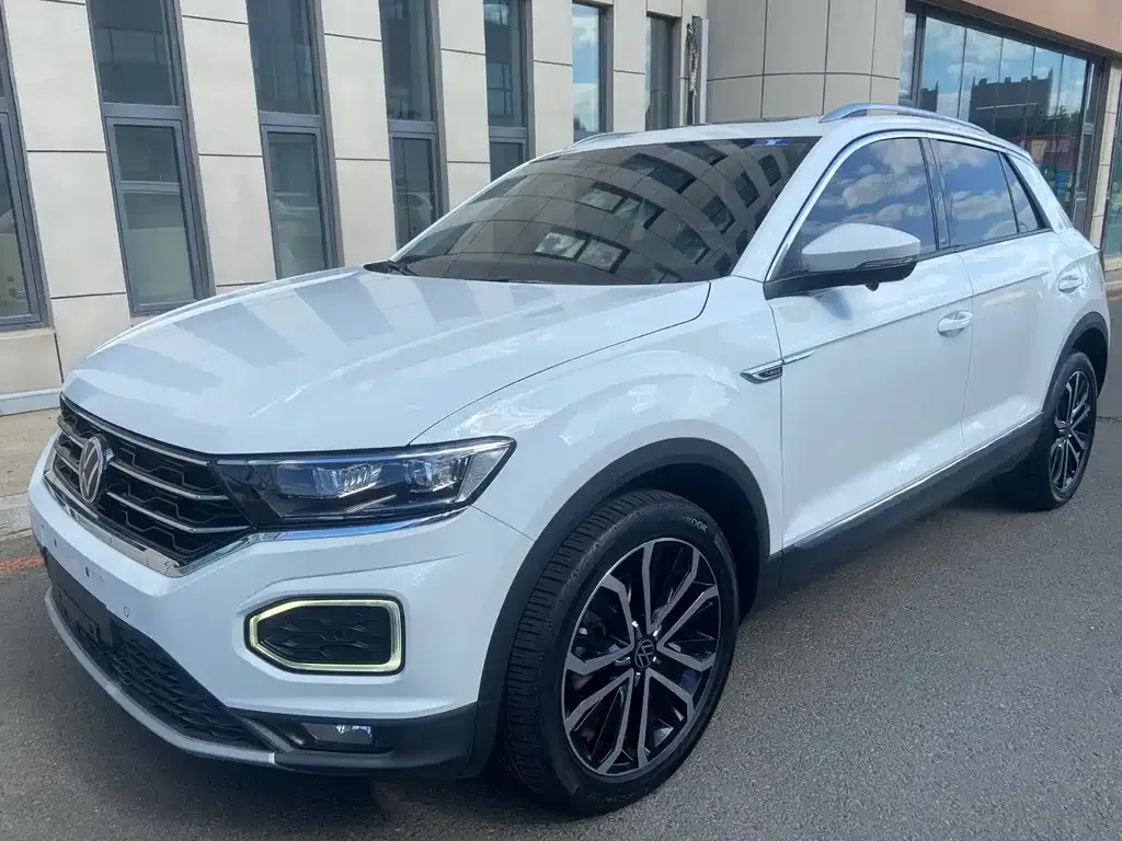 Volkswagen T-Roc — фото 1