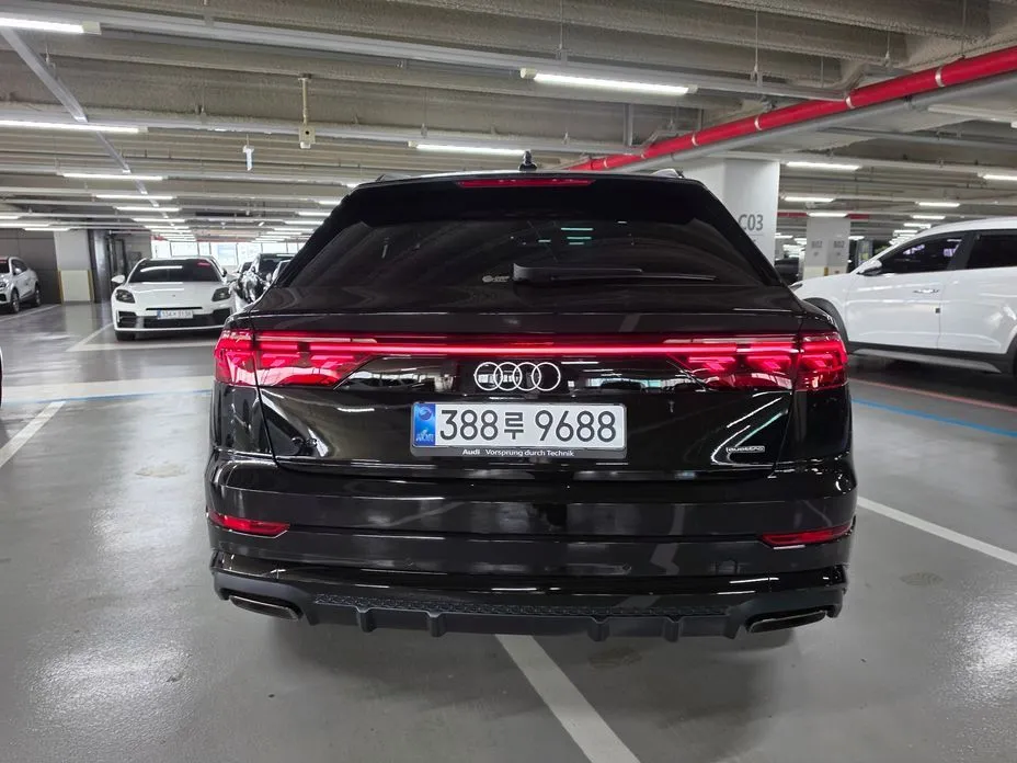 Audi Q8 — фото 6