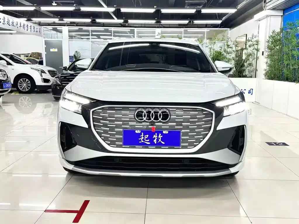 Audi Q4 e-tron — фото 4