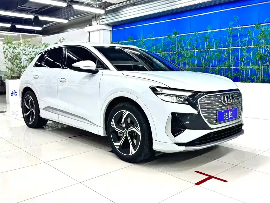 Audi Q4 e-tron — фото 2